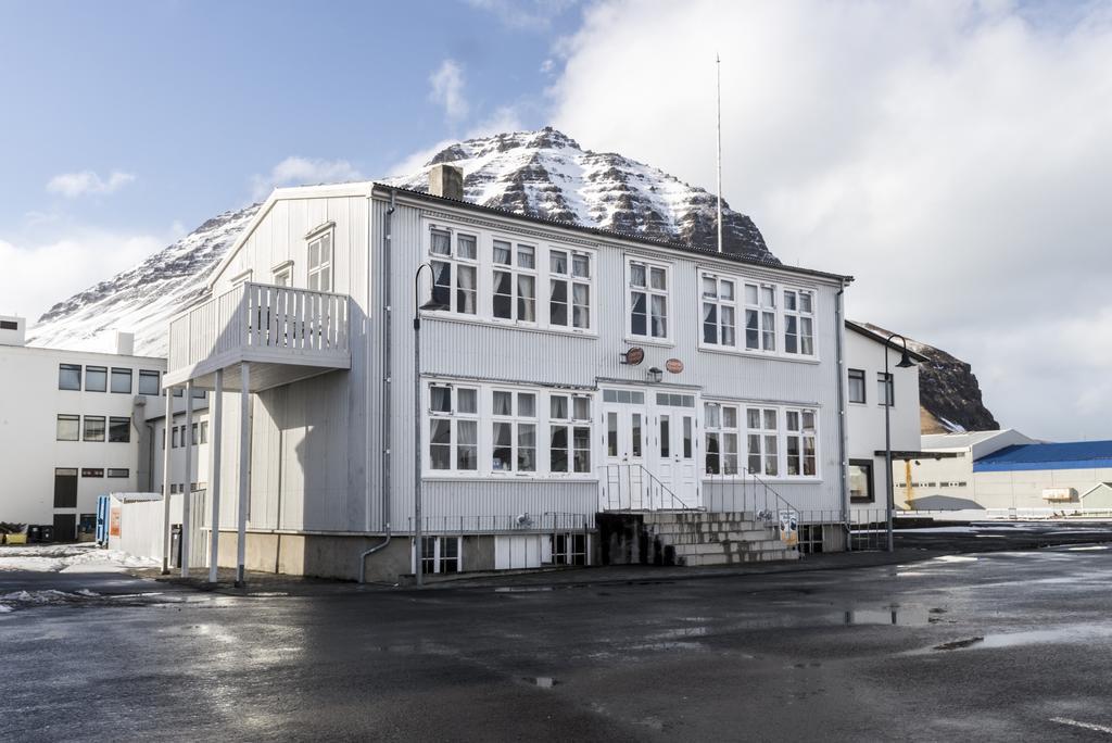 Einarshusid Guesthouse Bolungarvik Exterior photo